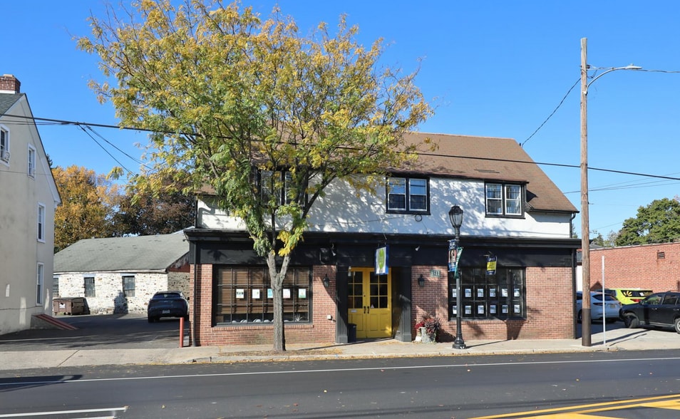 More Photos Of 1511 Bethlehem Pike, Flourtown Storefront Retail Residential For Sale