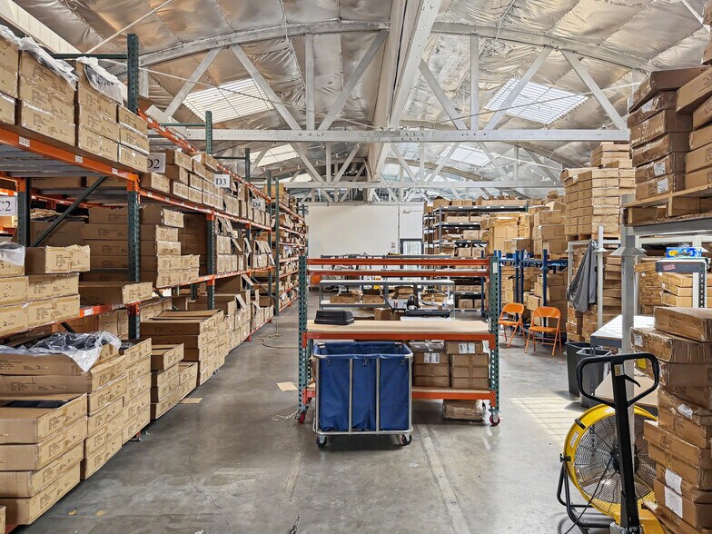 More Photos Of 1507-1509 Maple Ave, Los Angeles Warehouse For Lease