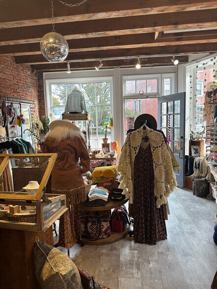 More Photos Of 1 Water St, Newburyport Storefront Retail Office For Sale