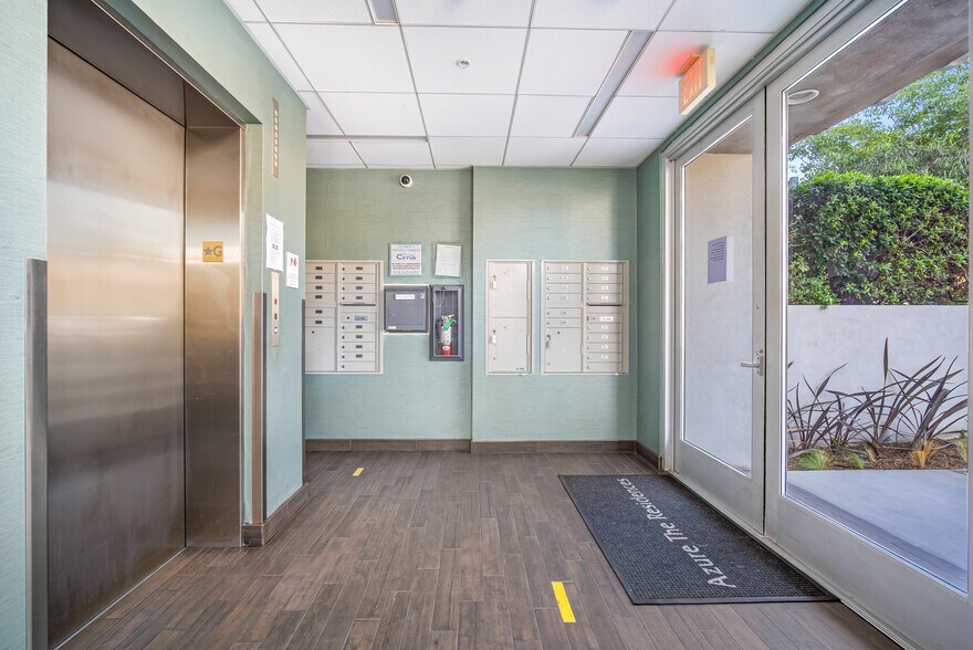 More Photos Of 11900 Courtleigh Dr, Los Angeles Apartments For Sale