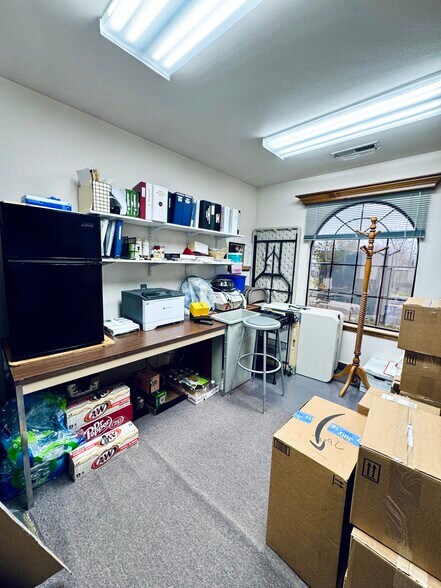 More Photos Of 2036 Railroad Ave, Redding Office For Sale