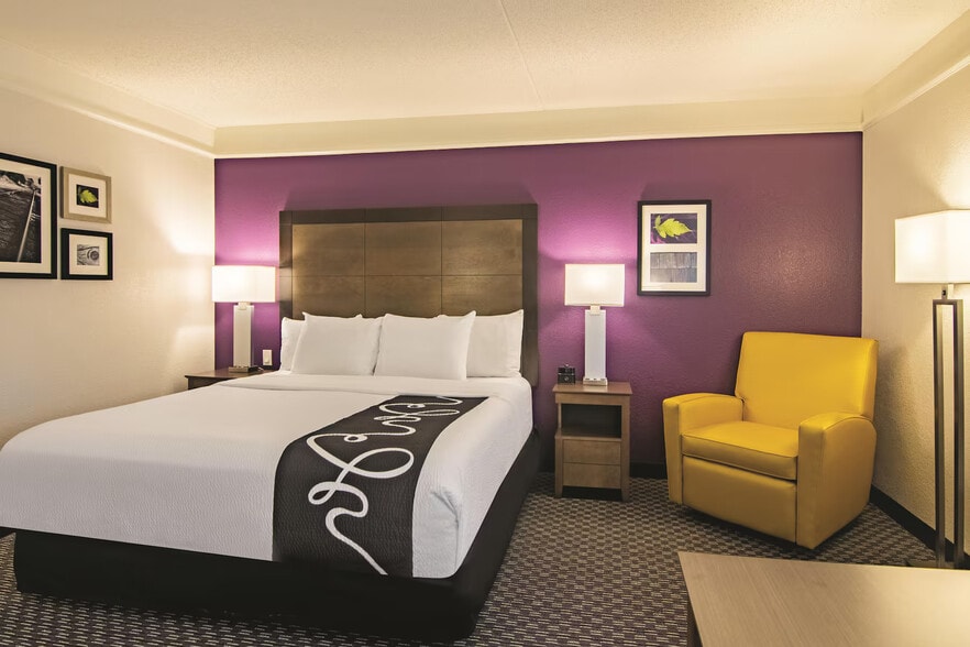 More Photos Of 930 Ed Noble Pky, Norman Hotel For Sale