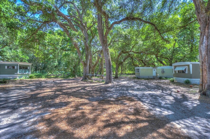 More Photos Of 20303 Old Somerset Acres Ln, Spring Hill Manufactured Housing Mobile Home Park For Sale