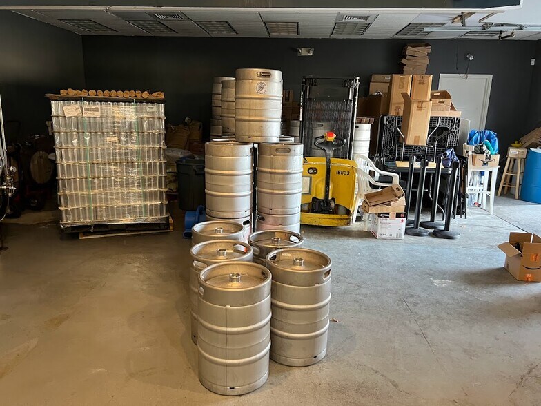 More Photos Of 59 N Main St, Bristol Unknown For Lease