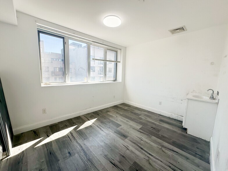 More Photos Of 132-50 41st Ave, Flushing Apartments For Lease