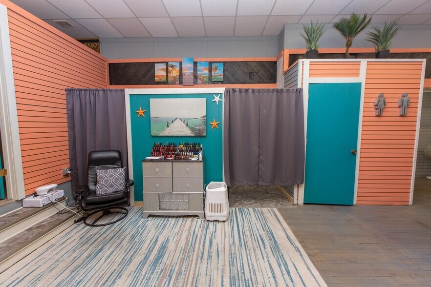 More Photos Of 219 Norris Ave, McCook Storefront For Sale