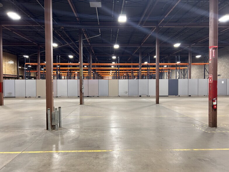 More Photos Of 4301 Hwy 7 W, Saint Louis Park Distribution For Lease