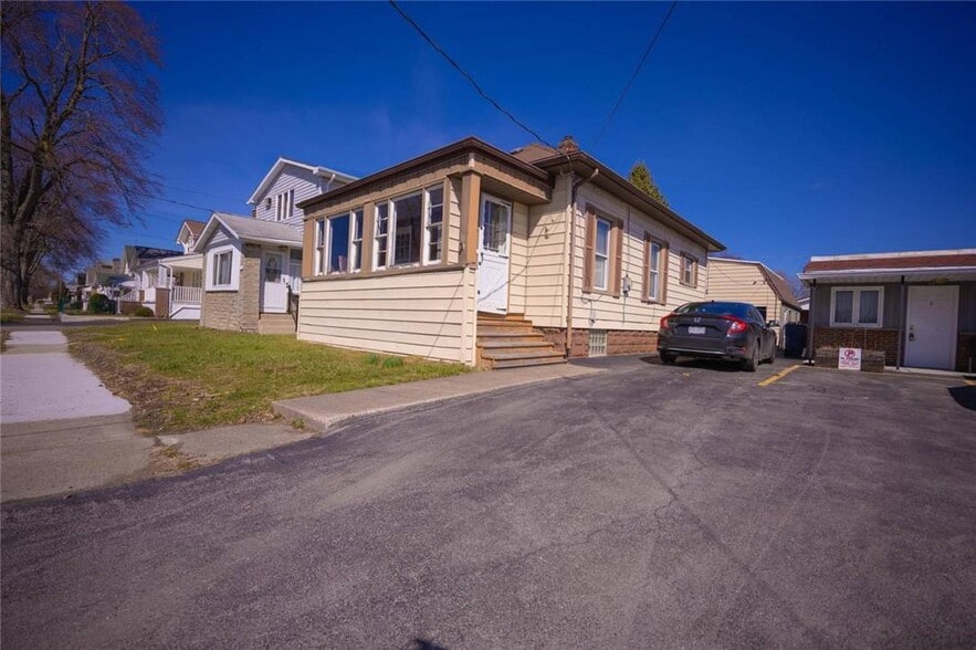 More Photos Of , Niagara Falls Unknown For Sale