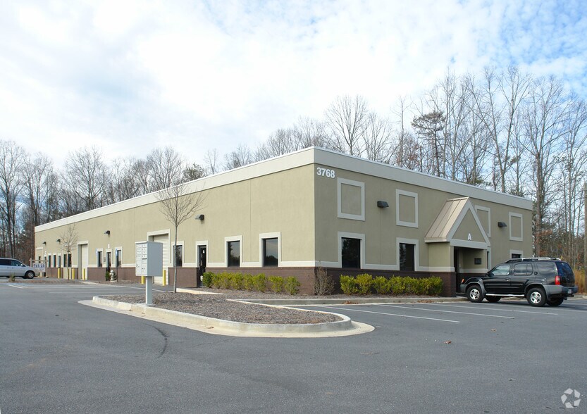 More Photos Of 3768 Peachtree Crest Dr, Duluth Warehouse For Lease