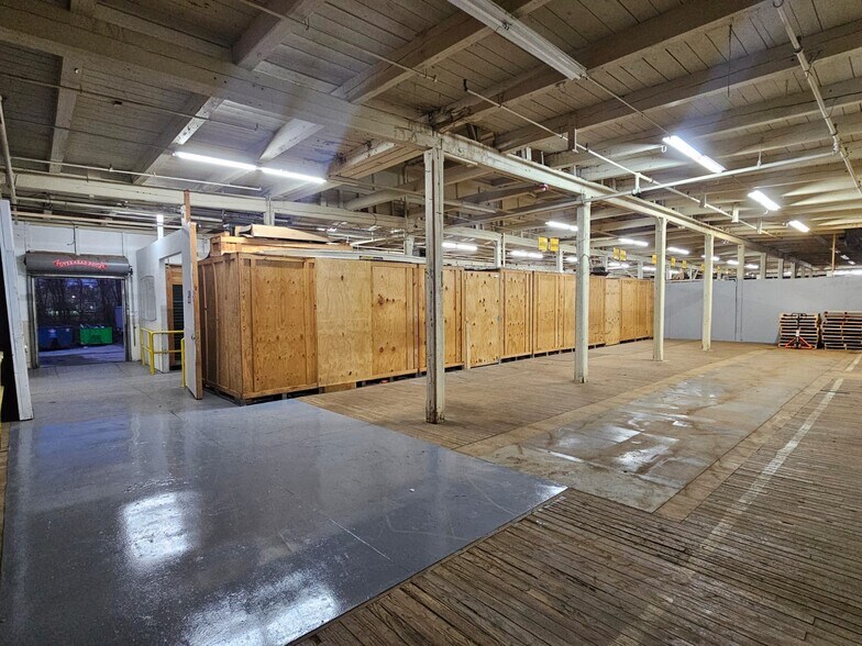 More Photos Of 100 Business St, Hyde Park Unknown For Lease