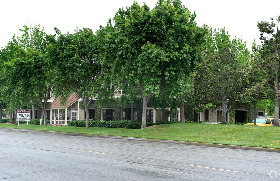 Primary Photo Of 151 Kalmus Dr, Costa Mesa Office For Lease