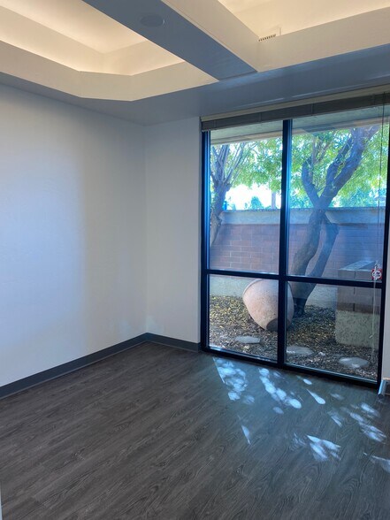 More Photos Of 5700 W Olive Ave, Glendale Medical For Lease