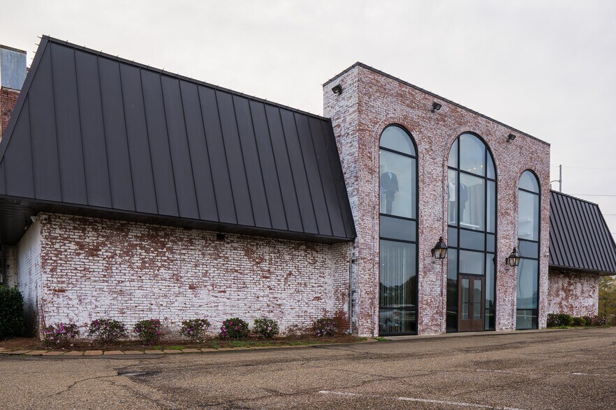More Photos Of 4450 I-55, Jackson General Retail For Sale