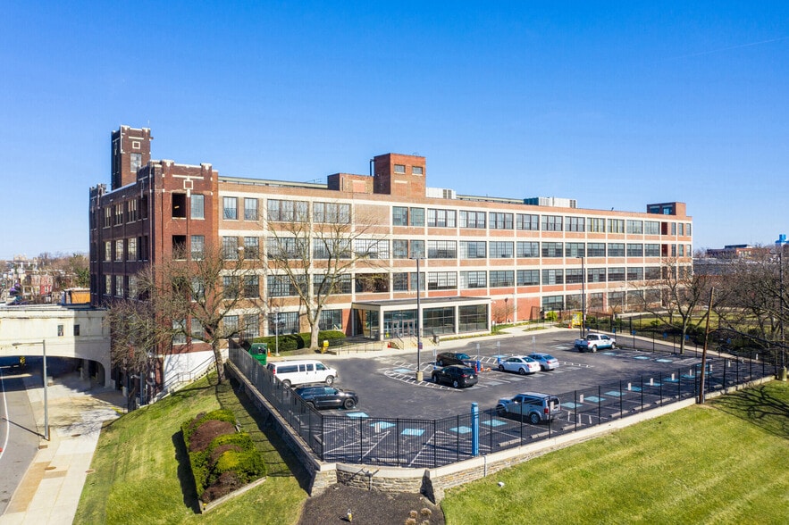 More Photos Of 2450 W Hunting Park Ave, Philadelphia Unknown For Lease