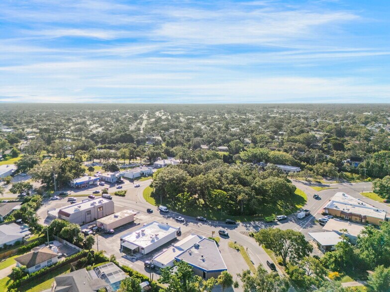 More Photos Of 3160 Southgate Cir, Sarasota Freestanding For Sale