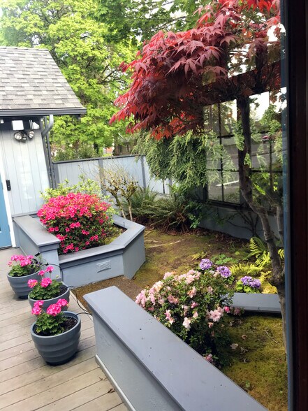 More Photos Of 939 Elm St SW, Albany Office For Sale