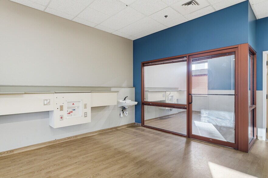 More Photos Of 6825 Burden Blvd, Pasco Medical For Sale