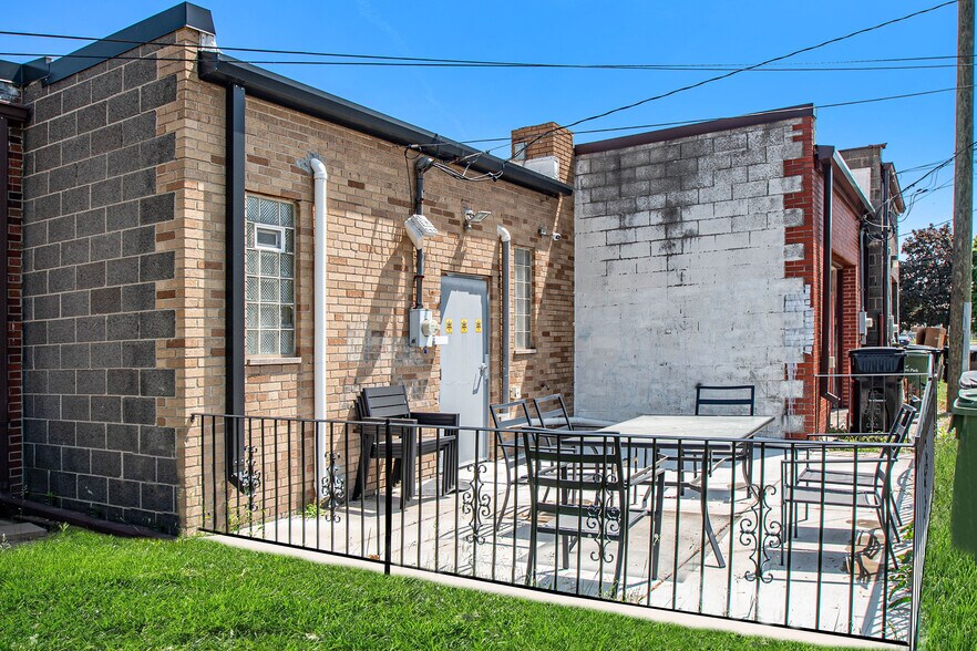 More Photos Of 14729 Champaign Rd, Allen Park Storefront Retail Office For Lease