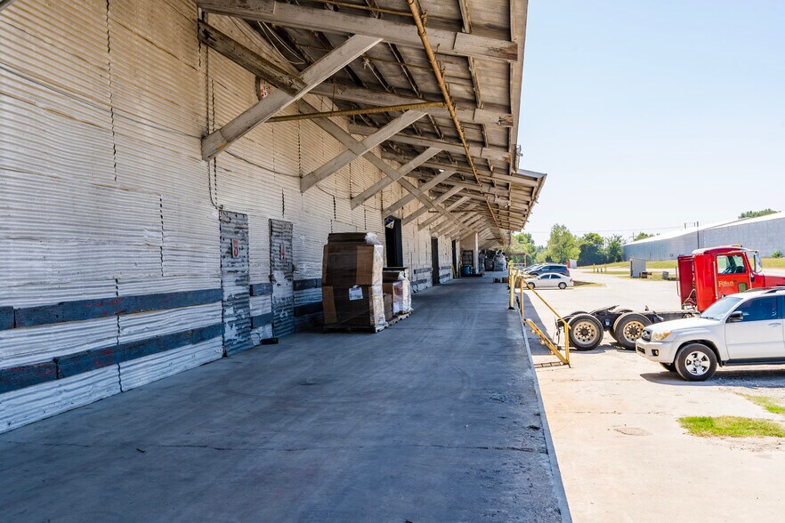 More Photos Of 401 Hardy Ave, Corsicana Warehouse For Lease