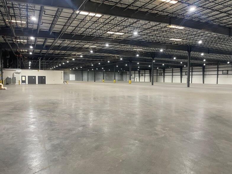More Photos Of 1005 Obici Industrial Blvd, Suffolk Warehouse For Lease