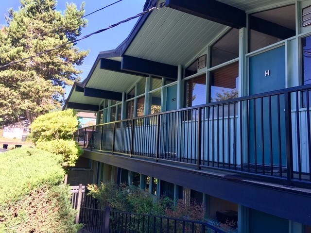 More Photos Of 1015 4th Ave SW, Olympia Office For Sale