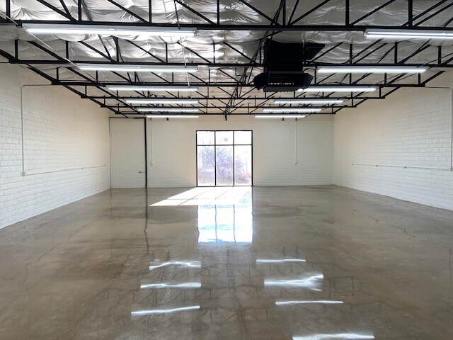More Photos Of 1352 Chemical St, Dallas Flex For Lease