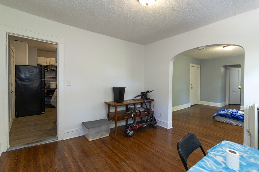 More Photos Of 1321 Payne Ave, Saint Paul Storefront Retail Residential For Sale