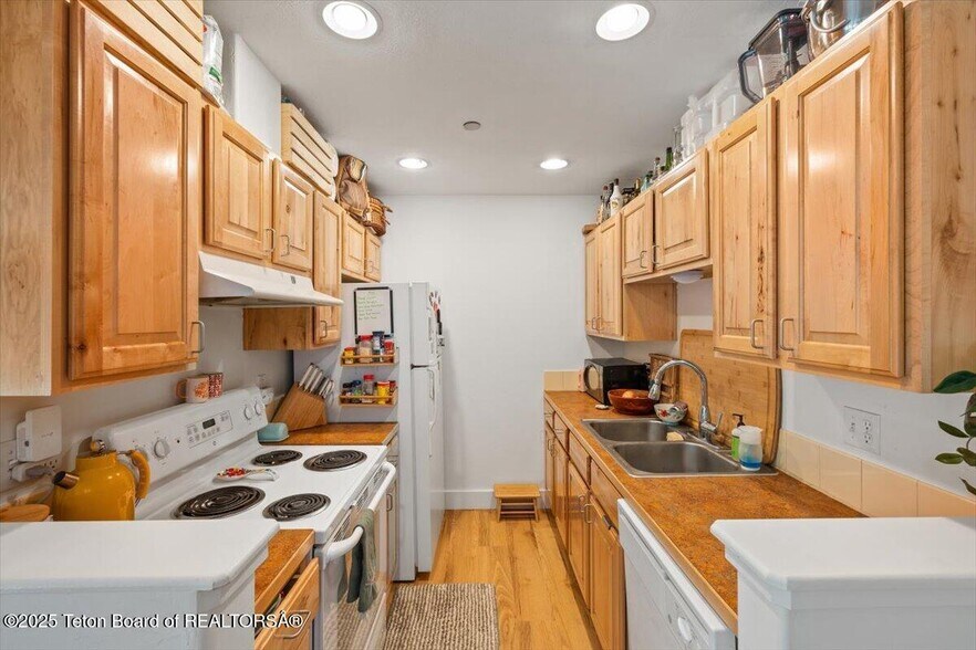 More Photos Of 1921 N Moose Wilson Rd, Wilson Office Residential For Sale