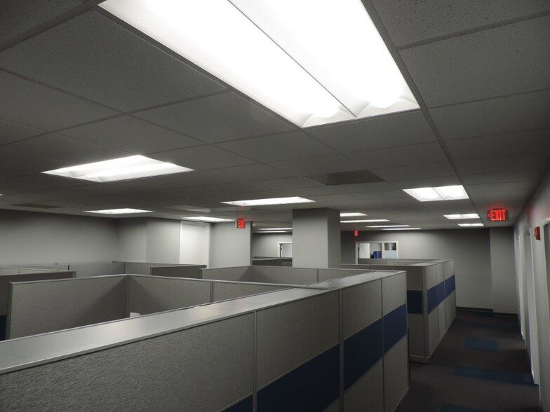 More Photos Of 10800 Financial Centre Pkwy, Little Rock Office For Lease