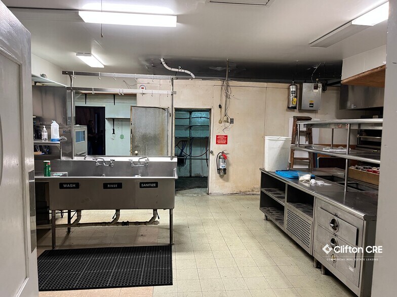 More Photos Of 639 W 1st Ave, Roselle Restaurant For Lease