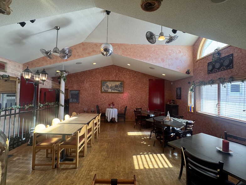 More Photos Of 1705 Columbus Ave, Bay City Restaurant For Sale