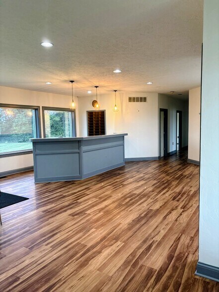 More Photos Of 6051 S Indianapolis Rd, Whitestown Office For Lease