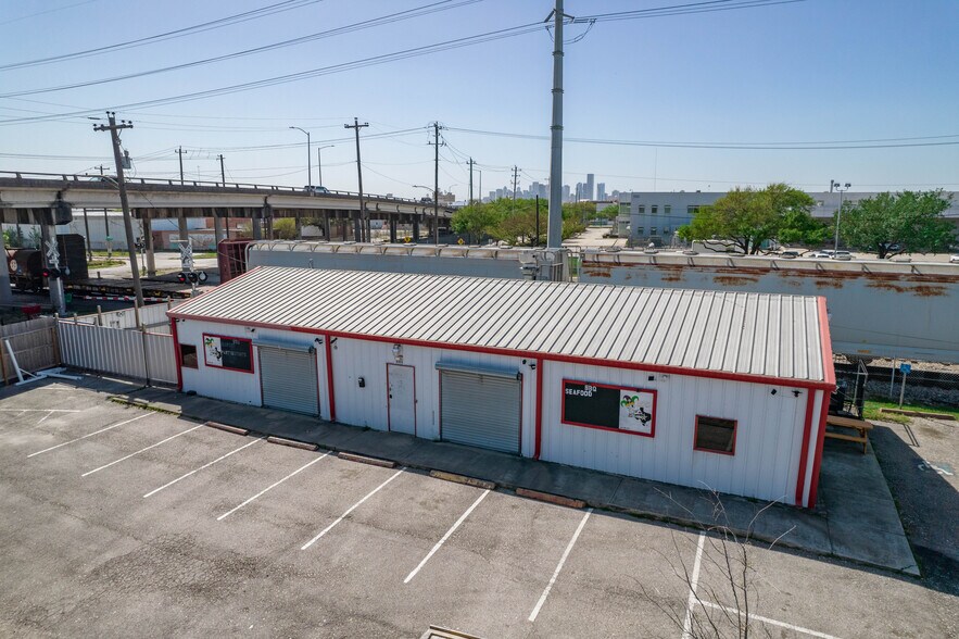 More Photos Of 6555 Navigation Blvd, Houston Warehouse For Lease