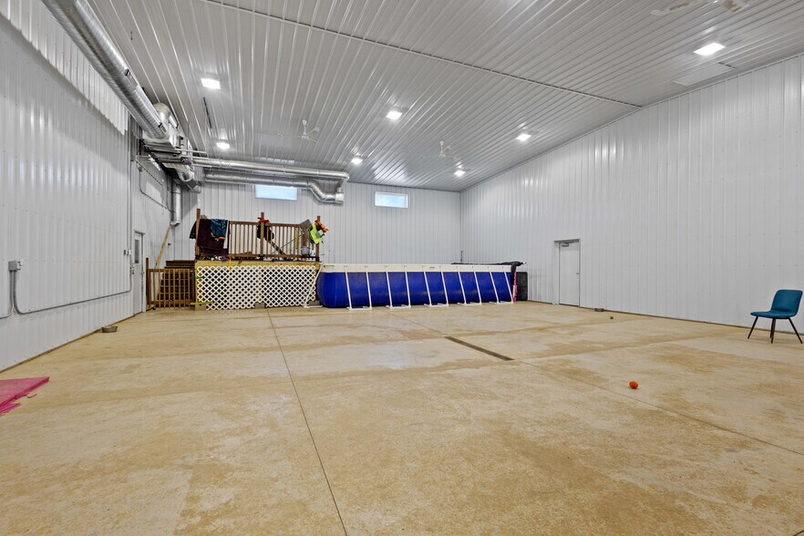 More Photos Of 390 Progress Dr, Cottage Grove Veterinarian Kennel For Sale