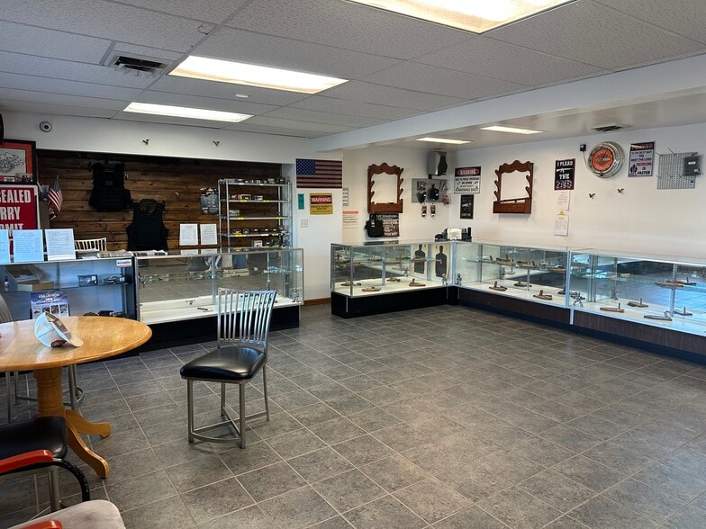 More Photos Of 436 S Schuyler Ave, Bradley Storefront For Sale