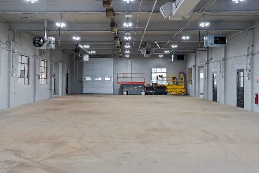 More Photos Of 5 Webb St, Windsor Locks Manufacturing For Lease