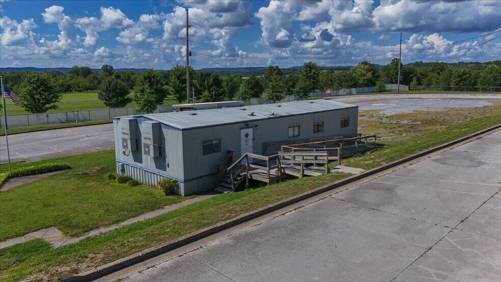 More Photos Of 1230 Pottertown Rd, Midway Distribution For Sale