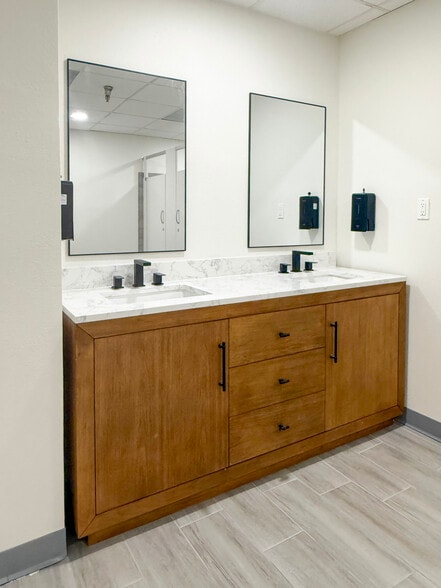 More Photos Of 2435-2437 US Highway 19, Holiday Office Residential For Lease