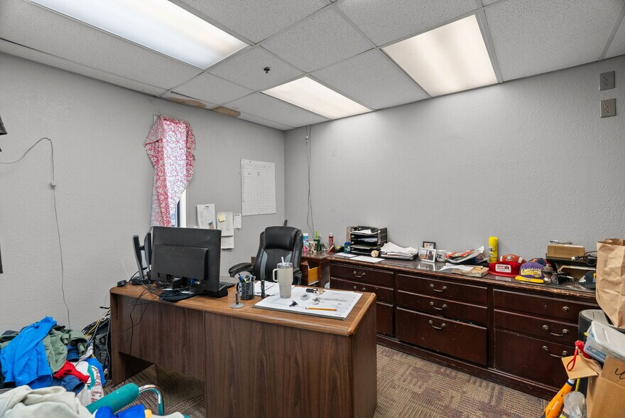 More Photos Of 8122 Reilly Ave, Saint Louis Manufacturing For Sale