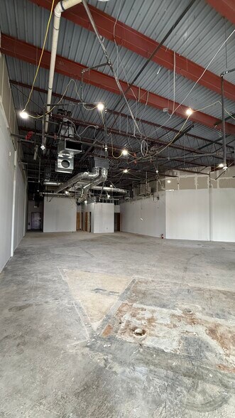 More Photos Of 4671-4697 Commercial Dr, New Hartford Storefront For Lease