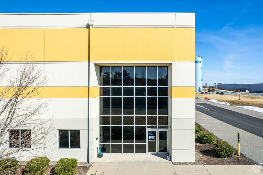 More Photos Of 68 Green Mountain Rd, Hazleton Warehouse For Lease