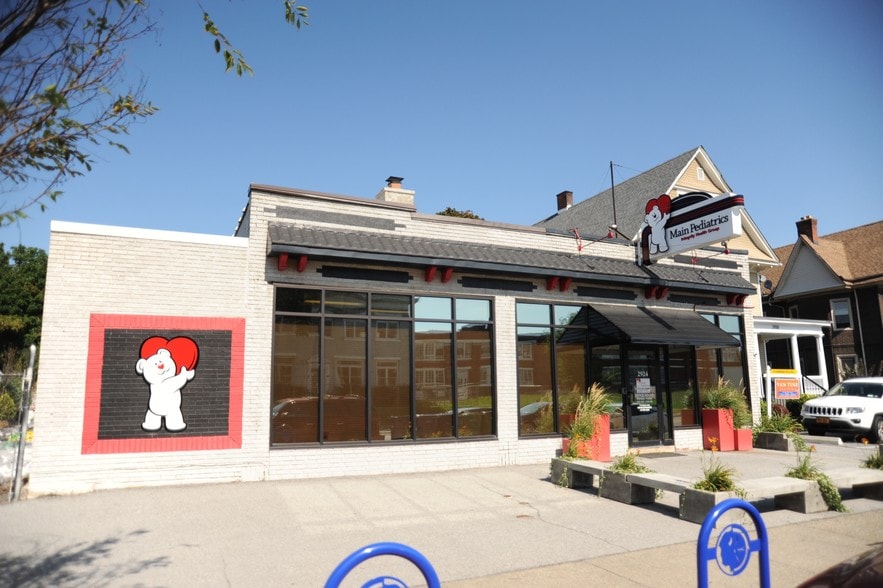 More Photos Of 2924 Main St, Buffalo Storefront Retail Office For Sale