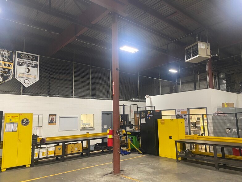 More Photos Of N50 W13824 Overview Dr, Menomonee Falls Warehouse For Sale