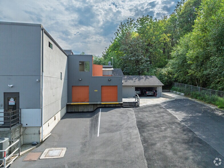 More Photos Of 16705 Southcenter Pky, Tukwila Freestanding For Sale