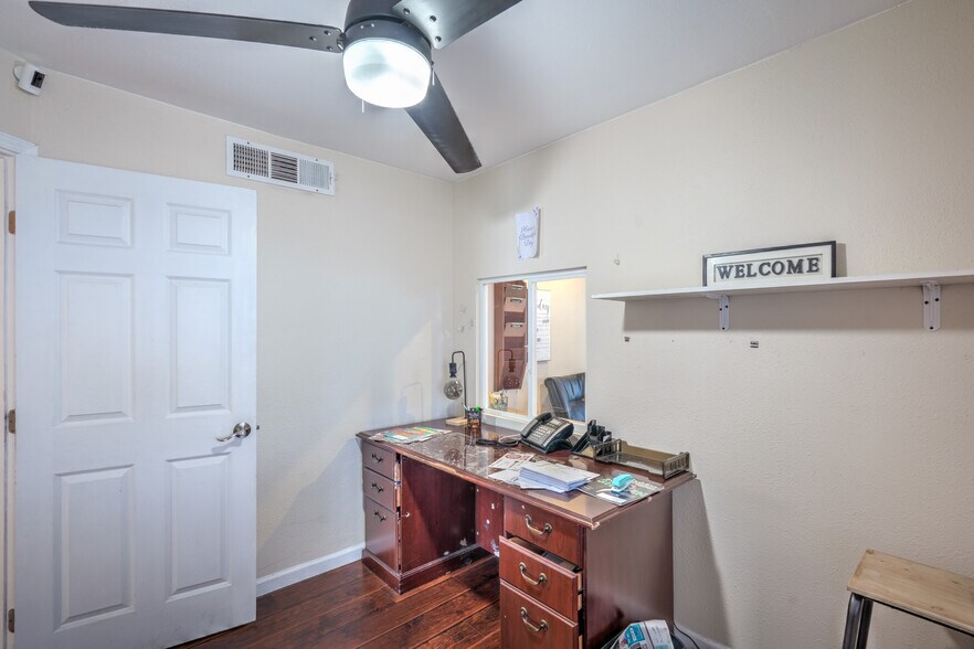 More Photos Of 211 W Atlantic Ave, Henderson Office For Sale