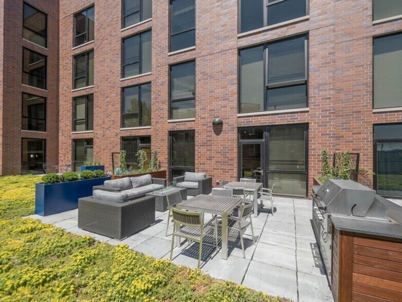 More Photos Of 830 N Milwaukee Ave, Chicago Apartments For Lease