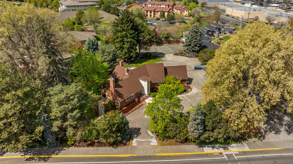 More Photos Of 1001 Cherry Heights Rd, The Dalles Flex For Sale