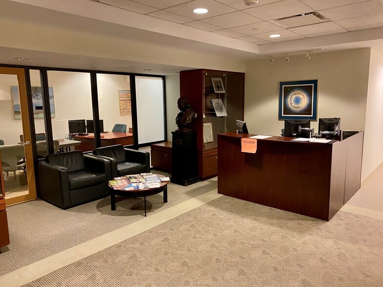 More Photos Of 633 Third Ave, New York Office For Sale