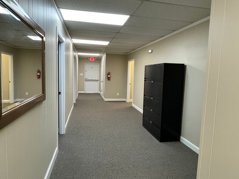 More Photos Of 1046 W Busch Blvd, Tampa Office Residential For Lease
