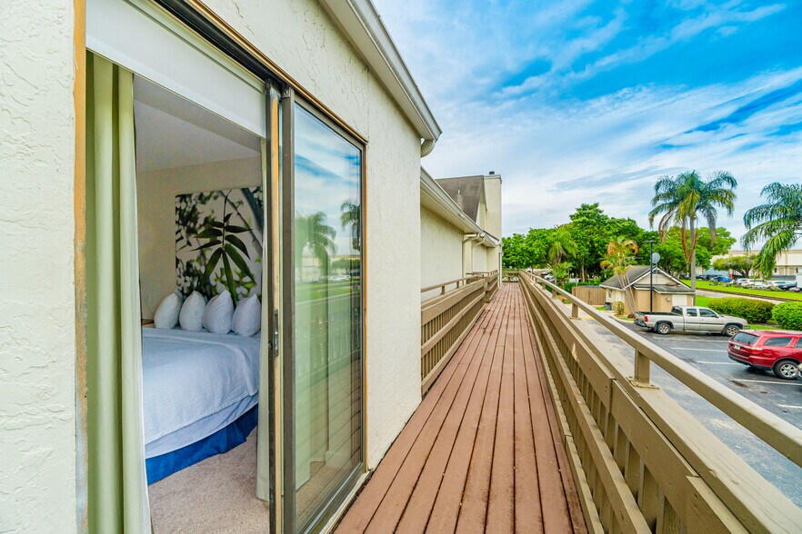 More Photos Of 1212 NW 82nd Ave, Doral Hotel For Sale